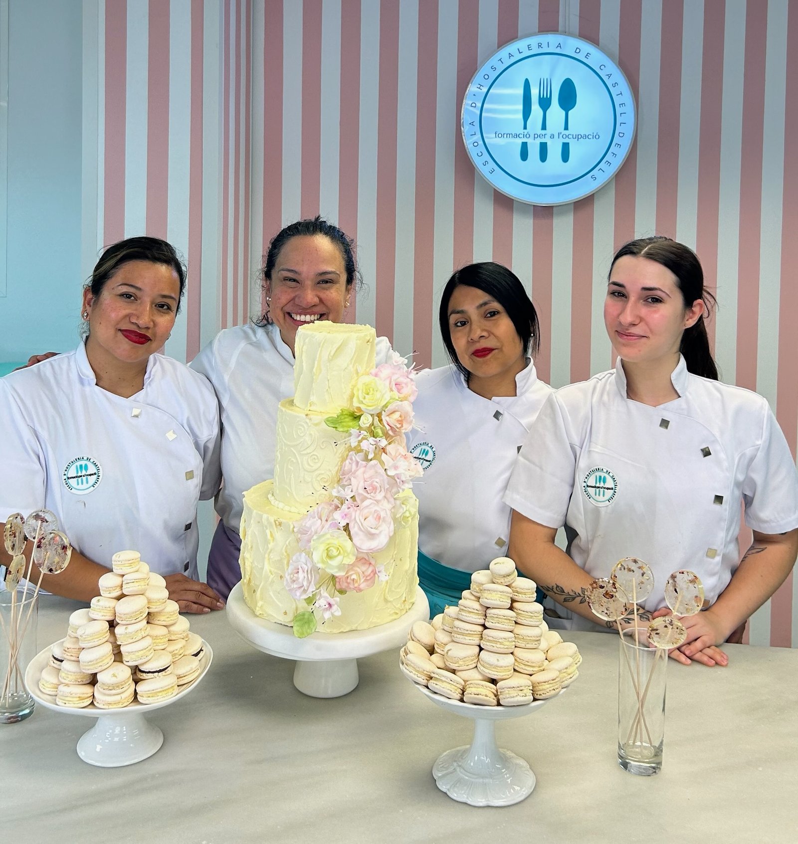 Equipo de Inspira Pastelería trabajando
