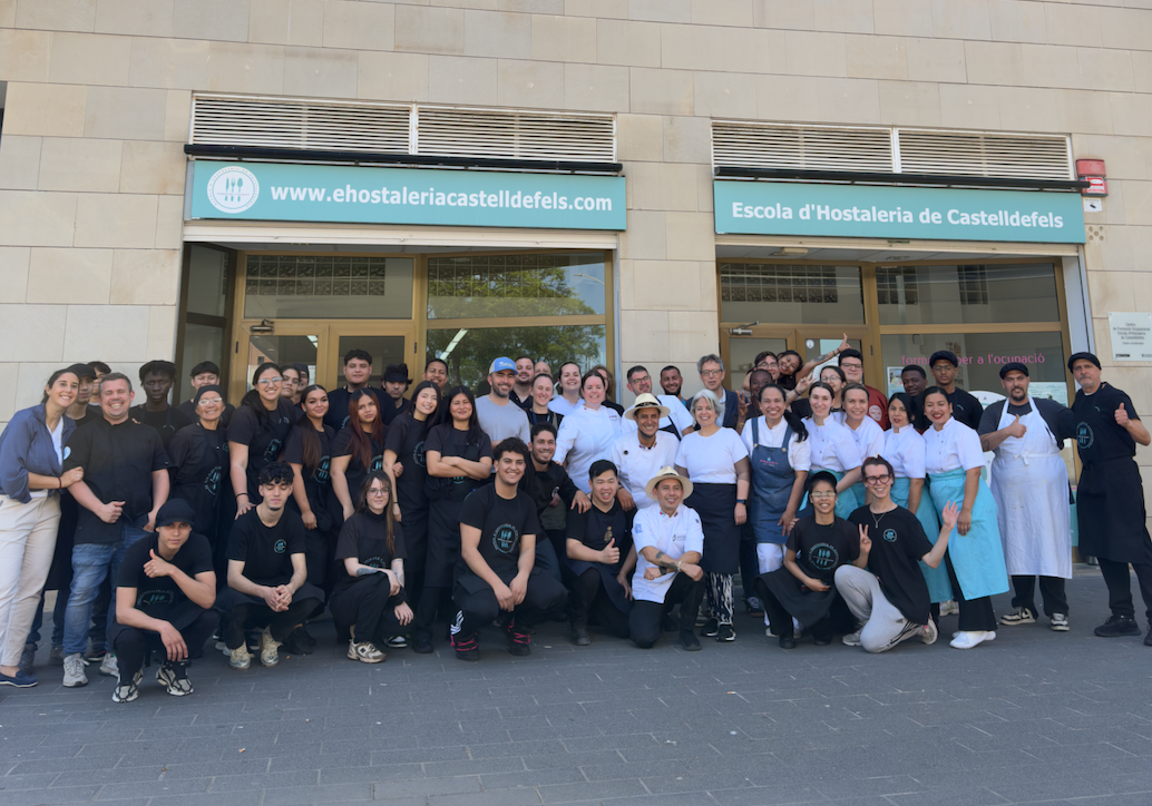Alumnado y equipo de la Escola d'Hostaleria de Castelldefels
